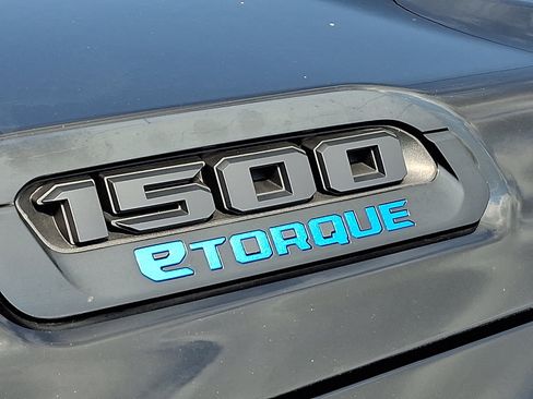 Used 2022 RAM 1500 Big Horn w/ Night Edition AWD/4WD image 5