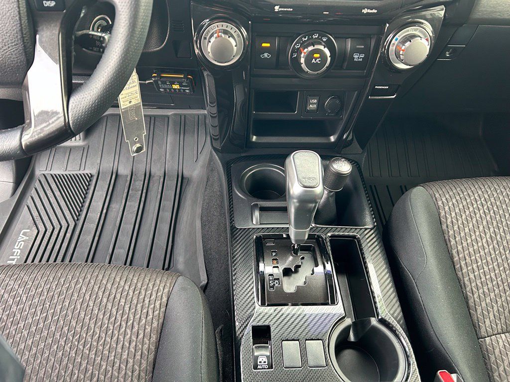 Used 2018 Toyota 4Runner TRD Off-Road Premium AWD/4WD image 25