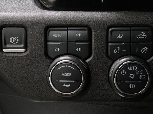 Used 2024 Chevrolet Silverado 2500 LTZ w/ LTZ Convenience Package AWD/4WD image 11