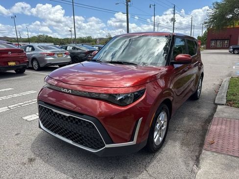 Used 2025 Kia Soul LX w/ LX Technology Package FWD image 4