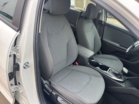 Used 2025 Kia K4 FWD image 35