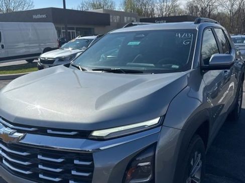 Used 2025 Chevrolet Equinox LT w/ Convenience Package II AWD/4WD image 3