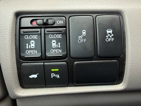 Used 2013 Honda Odyssey Touring Elite image 25