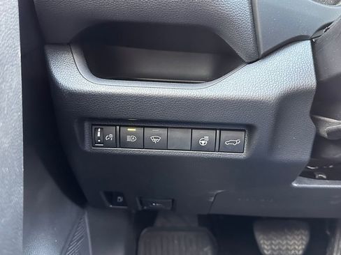 Used 2022 Toyota RAV4 XLE Premium AWD/4WD image 31