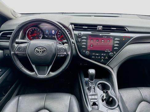 Used 2018 Toyota Camry XSE image 15