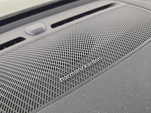 Certified 2023 Volvo XC40 B5 Plus w/ Driver Assist Package image 19