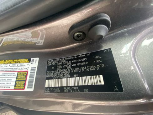 Used 2024 Toyota Sienna XLE FWD image 21