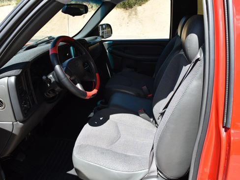 Used 2004 Chevrolet Silverado 1500 W/T RWD image 11