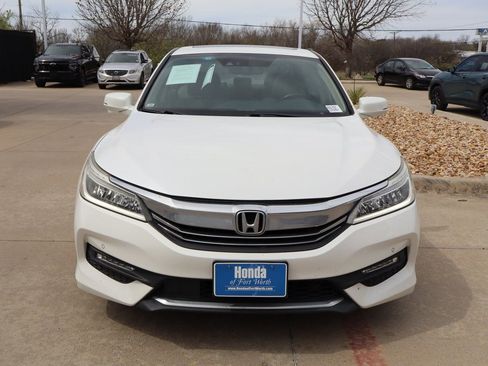 Used 2016 Honda Accord Touring image 8