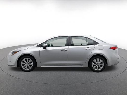 Used 2025 Toyota Corolla LE FWD image 5
