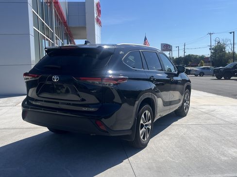 Used 2026 Toyota Highlander XLE AWD/4WD image 3