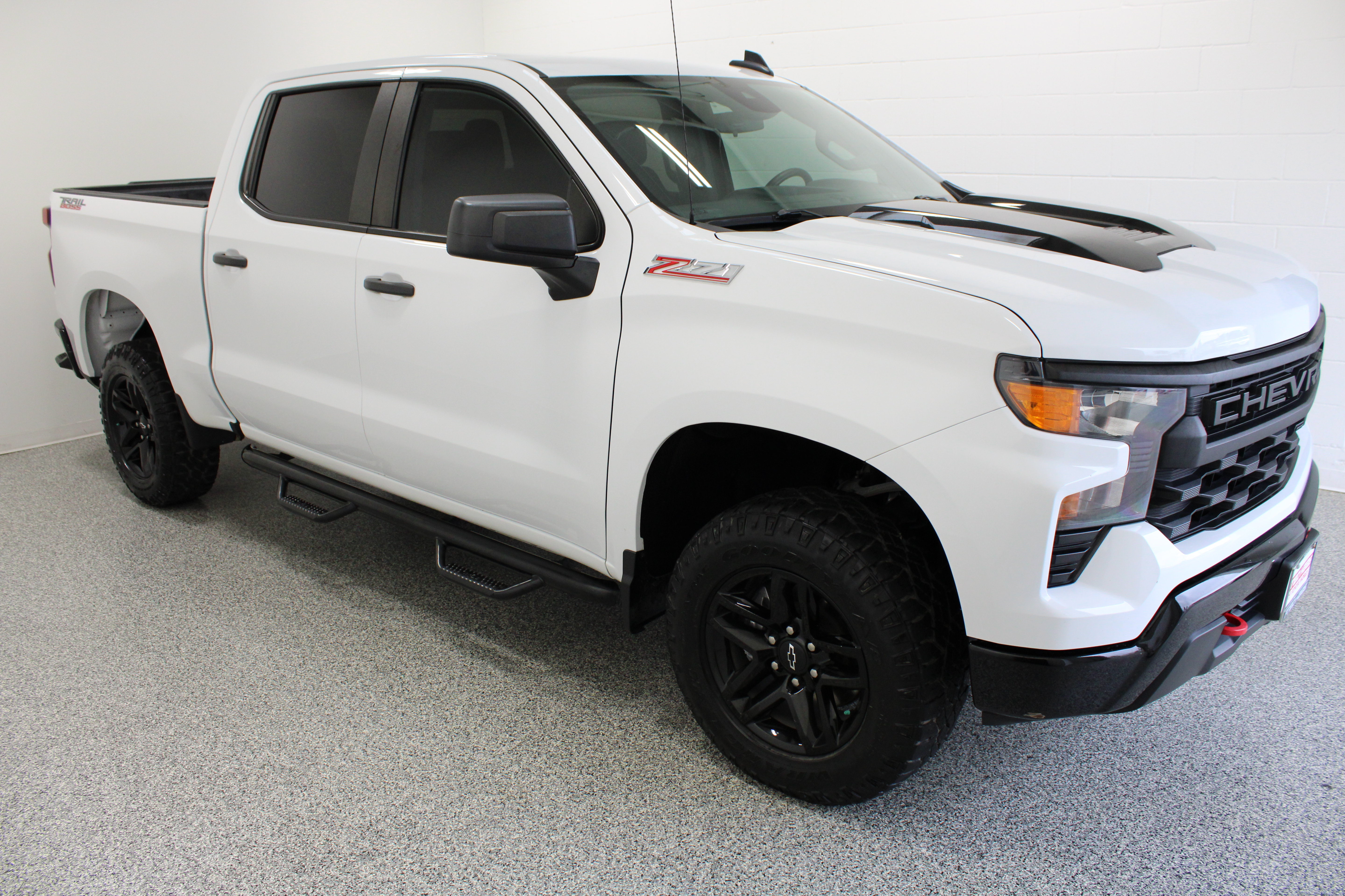 Used 2023 Chevrolet Silverado 1500 Custom Trail Boss AWD/4WD image 4