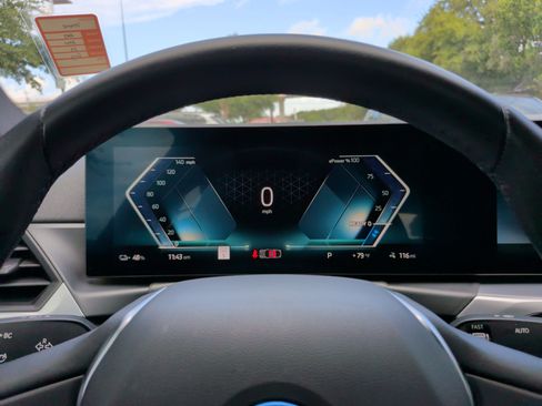 Used 2023 BMW i4 eDrive40 RWD image 17