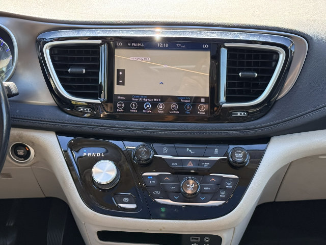 Used 2018 Chrysler Pacifica Limited FWD image 25