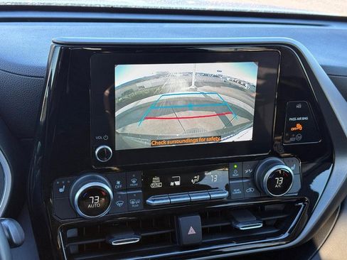Used 2023 Toyota Highlander XLE image 23
