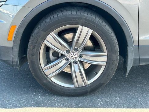Used 2018 Volkswagen Tiguan SEL Premium w/ 3rd Row Seat Package image 12