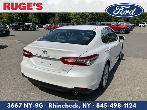 Used 2018 Toyota Camry XLE FWD image 4