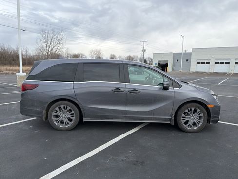 Used 2025 Honda Odyssey Touring image 7