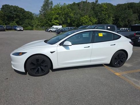 Used 2024 Tesla Model 3 Standard Range RWD image 9