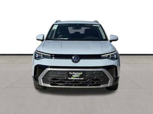 New 2026 Volkswagen Taos SE image 2