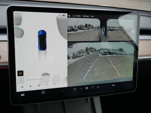 Used 2024 Tesla Model Y Long Range image 35