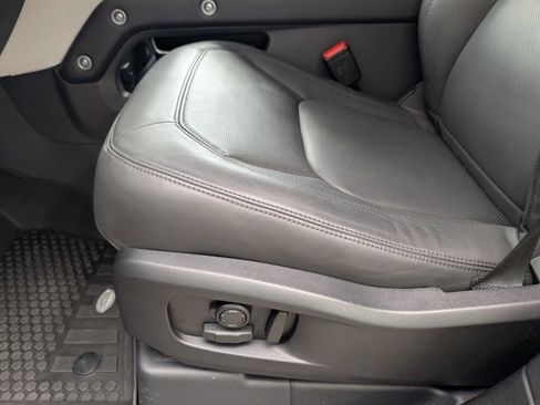 Used 2025 Land Rover Defender 110 S image 29