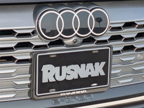 Used 2024 Audi Q8 e-tron Premium image 26