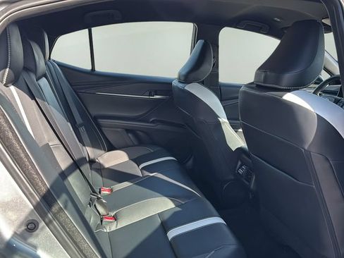 Used 2025 Toyota Camry SE FWD image 12