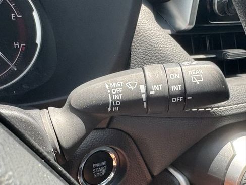 Used 2025 Toyota RAV4 XLE FWD image 25