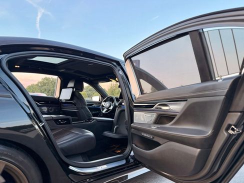 Used 2018 BMW M760i xDrive AWD/4WD image 75