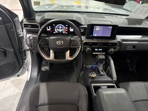 Used 2026 Toyota 4Runner SR5 AWD/4WD image 29