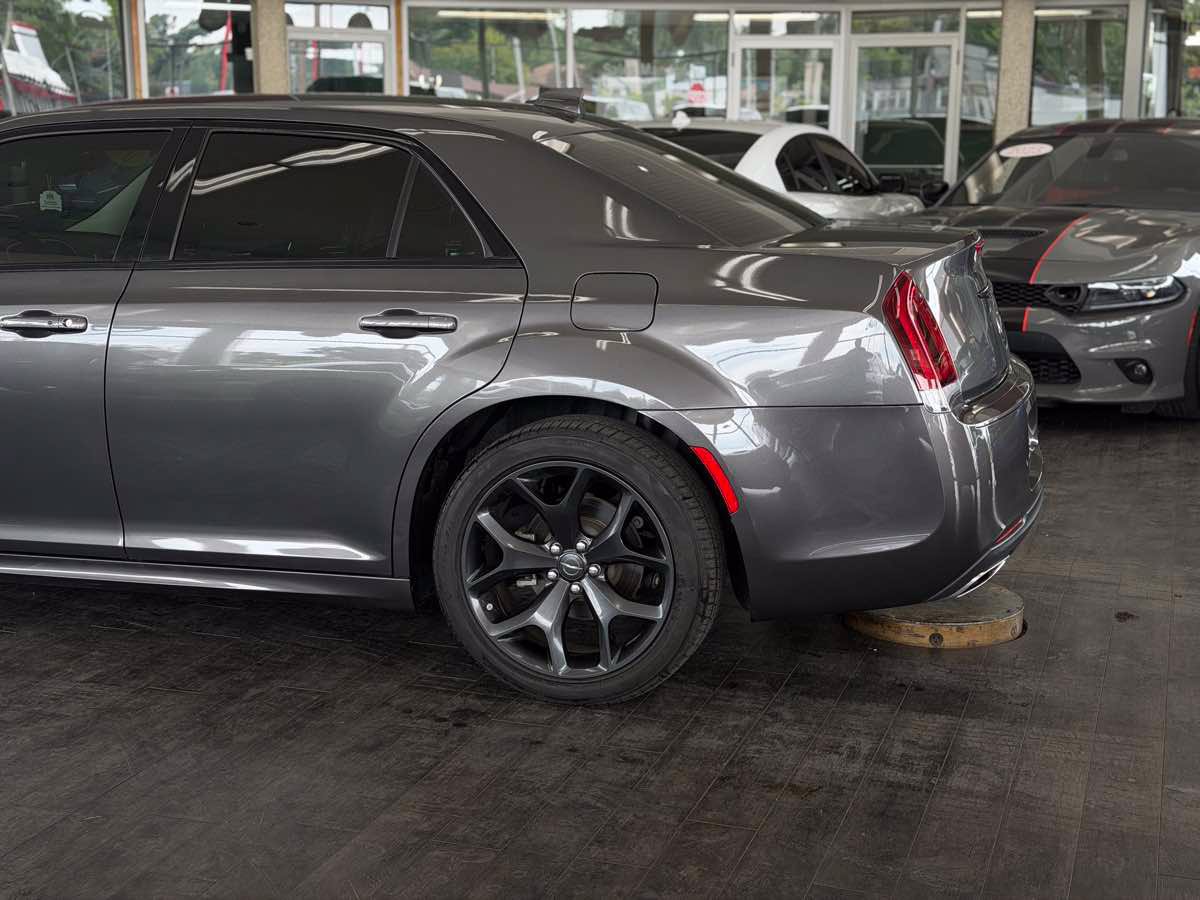 Used 2023 Chrysler 300 Touring L w/ Safetytec Plus Group RWD image 14