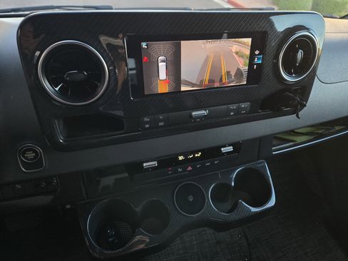 Used 2020 Mercedes-Benz Sprinter 2500 image 38