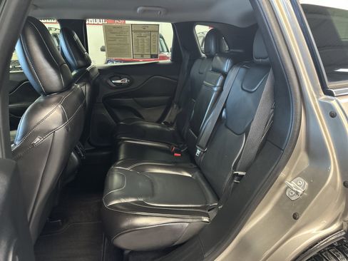 Used 2016 Jeep Cherokee Limited image 5