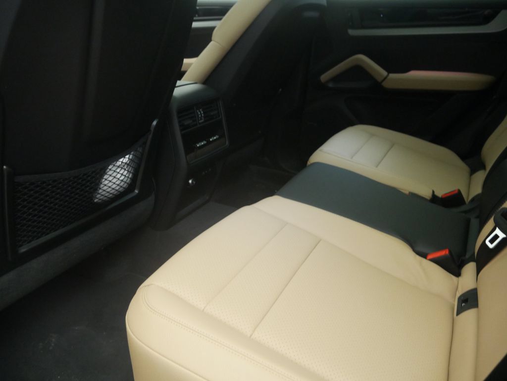 Certified 2026 Porsche Cayenne AWD/4WD image 23