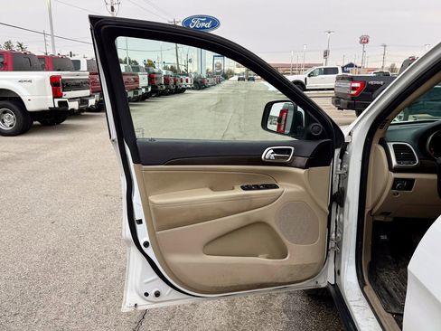 Used 2016 Jeep Grand Cherokee Laredo w/ Quick Order Package 23E image 13