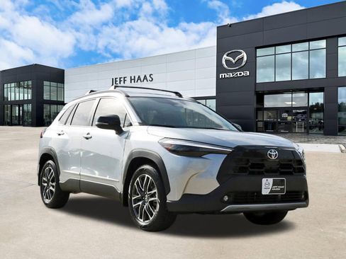 Used 2026 Toyota Corolla Cross XLE w/ Convenience Package image 4