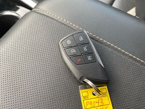 Used 2025 Chevrolet Suburban Premier RWD image 12