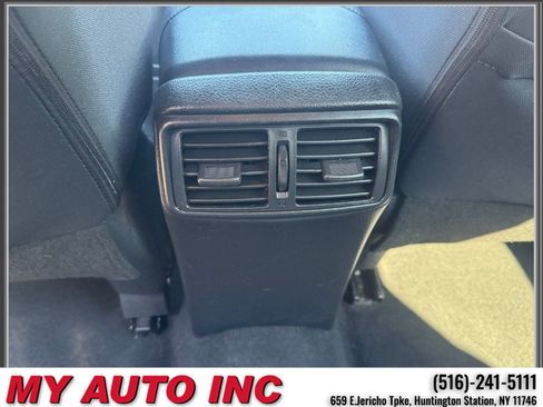 Used 2018 Nissan Rogue SV AWD/4WD image 17