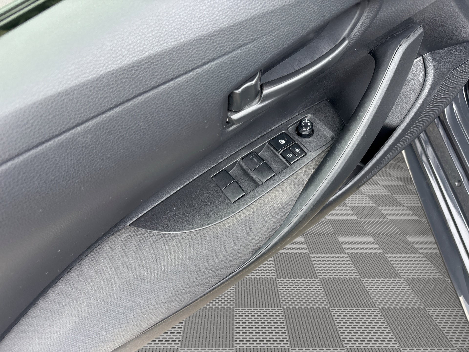 Used 2023 Toyota Corolla LE FWD image 15