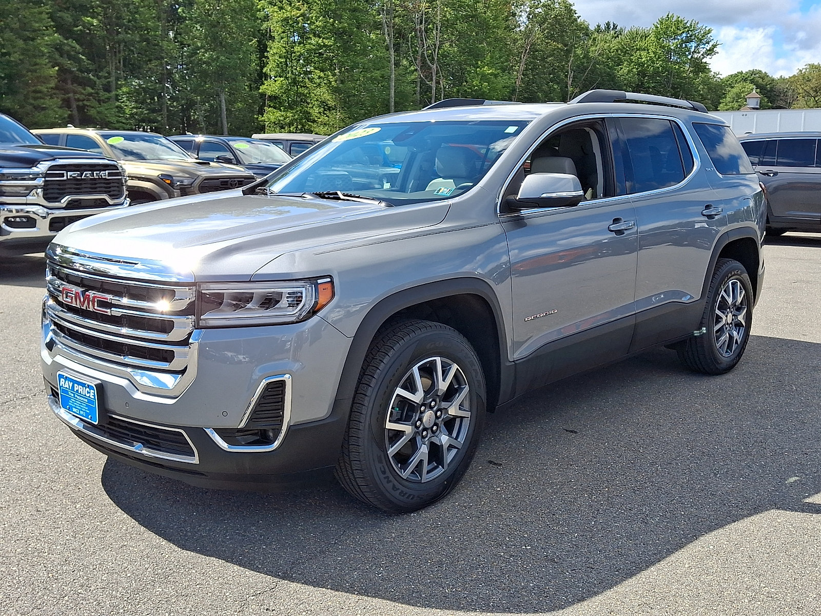 Certified 2023 GMC Acadia SLT w/ Preferred Package FWD image 3