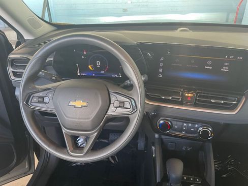 Used 2025 Chevrolet TrailBlazer LT image 32