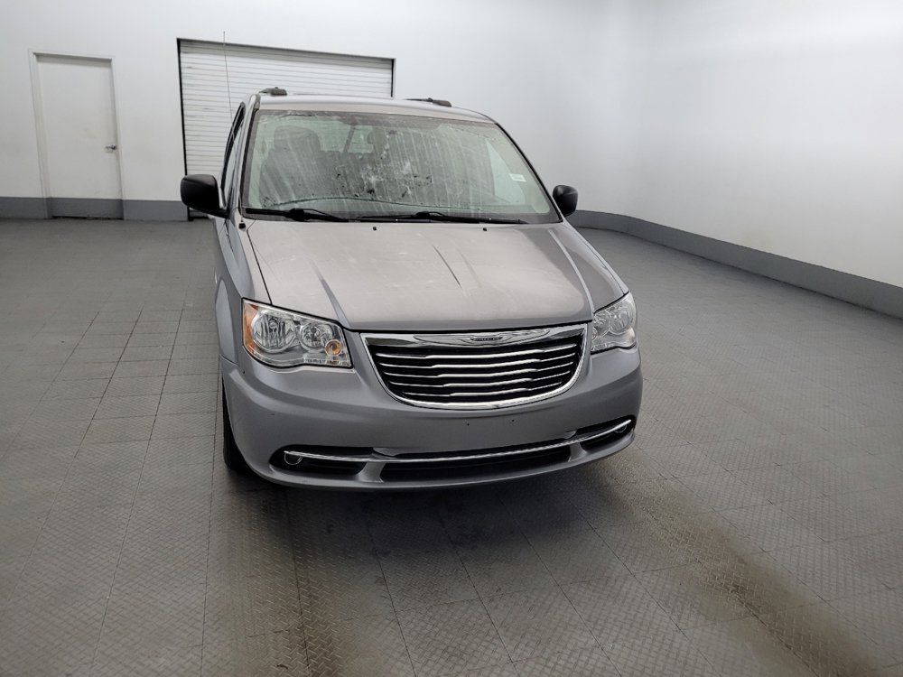 Used 2016 Chrysler Town & Country Touring FWD image 14