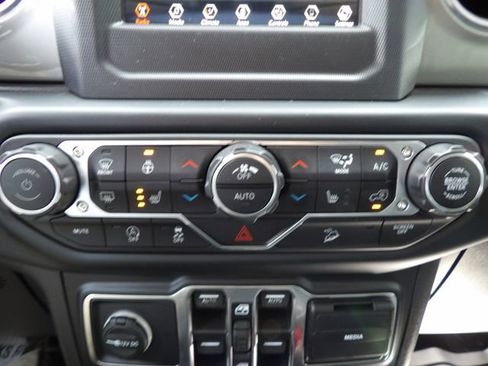 Used 2019 Jeep Wrangler Unlimited Sahara w/ Cold Weather Group AWD/4WD image 23