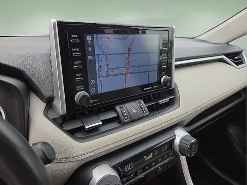 Used 2019 Toyota RAV4 Limited FWD image 7