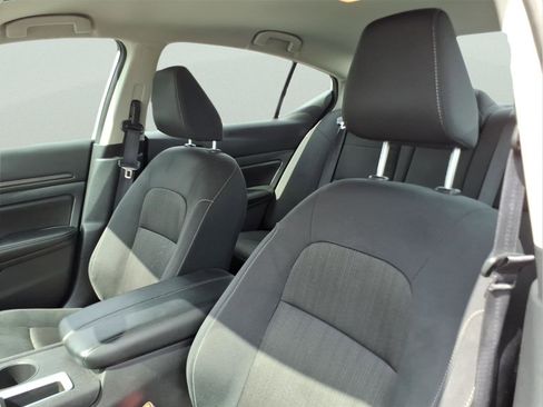 Used 2025 Nissan Altima 2.5 SV FWD image 16
