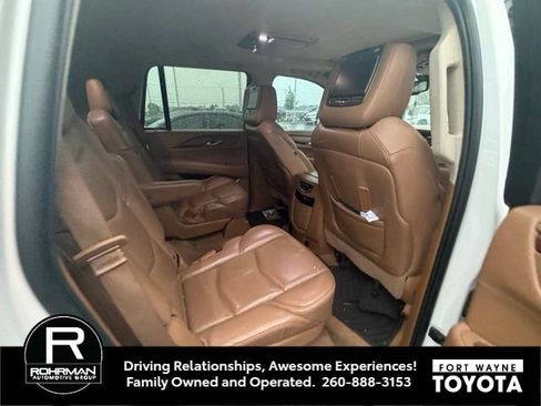 Used 2016 Cadillac Escalade Platinum AWD/4WD image 12