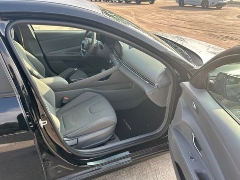 Used 2024 Hyundai Elantra SEL FWD image 9