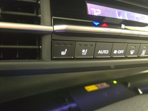 Used 2026 Toyota Sienna Platinum AWD/4WD image 28