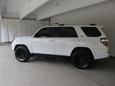 Used 2022 Toyota 4Runner SR5 AWD/4WD image 25
